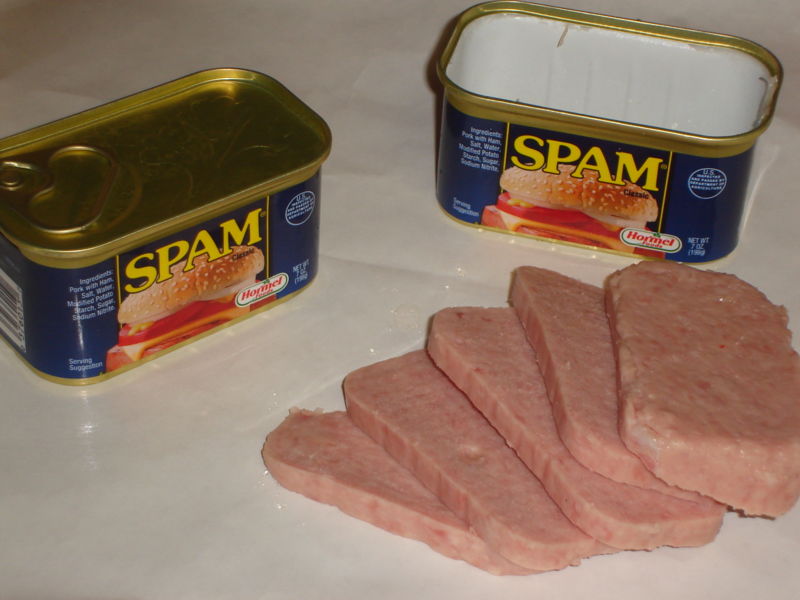 800px-Spam with cans.jpg